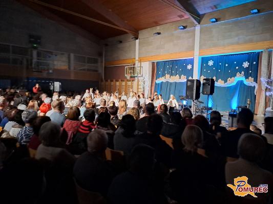FOTO in VIDEO: Učenci Osnovne šole Bakovci navdušili na božično-novoletnem koncertu