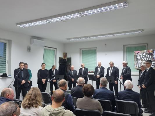 FOTO: V Babincih obeležili 15 let moške pevske skupine Pšenični klas