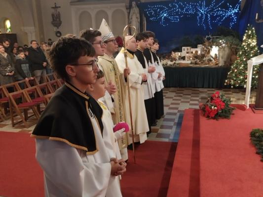 FOTO: Škof Janez Kozinc daroval božično mašo v soboški stolnici