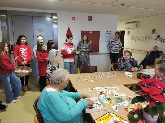 FOTO: Posebni praznični obisk v Domu Kuzma