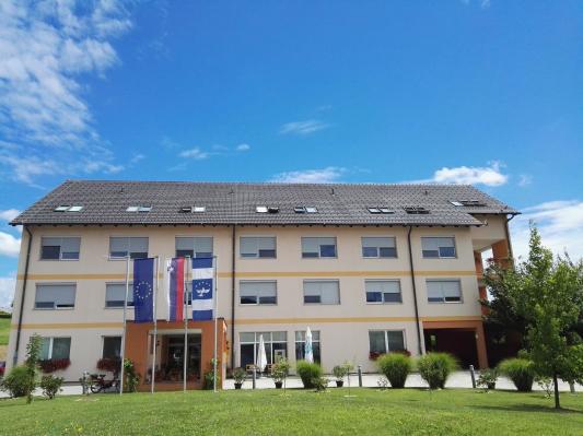 Dom starejših bo začasno zaprt