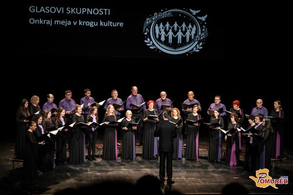 FOTO in VIDEO: Glasovi skupnosti napolnili Gledališče Park