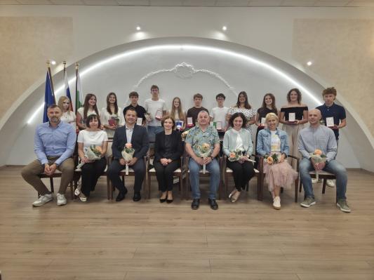 FOTO: Županja občine Črenšovci sprejela odličnjake in jim podelila zlate petice