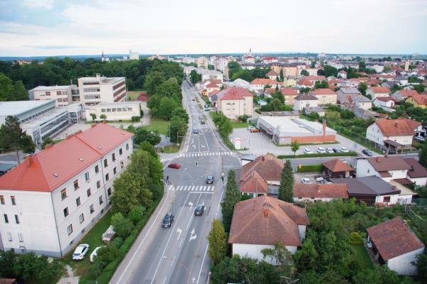 Potrjenih 15 novih okužb, v Mariboru pozitivnih že sedem zdravnikov