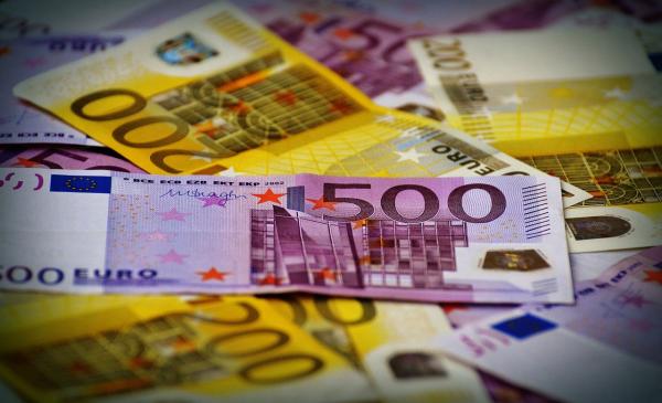 Lani obračunanih za več kot 2,3 milijarde evrov bruto zavarovalnih premij