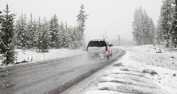 Vožnjo prilagodite zimskim razmeram na cesti