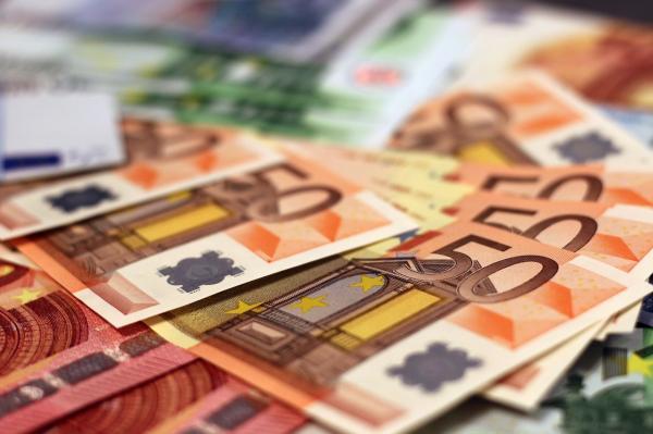 Državni proračun januarja zabeležil 333 milijonov evrov presežka