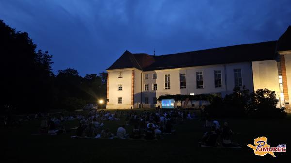FOTO in VIDEO: Poletni filmski večer v Soboškem parku privabil obiskovalce