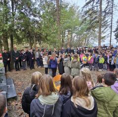 FOTO: Obeleževanje preteklosti, spominska slovesnost pri Ribičevem mlinu