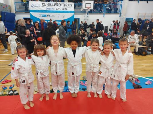 FOTO: Mladi judoisti na Miklavževem turnirju, od spretnostnega poligona do borb stoje