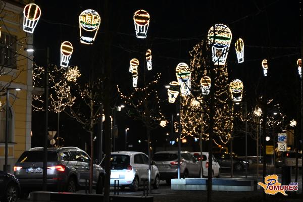 FOTO: Murska Sobota sije v prazničnih lučeh