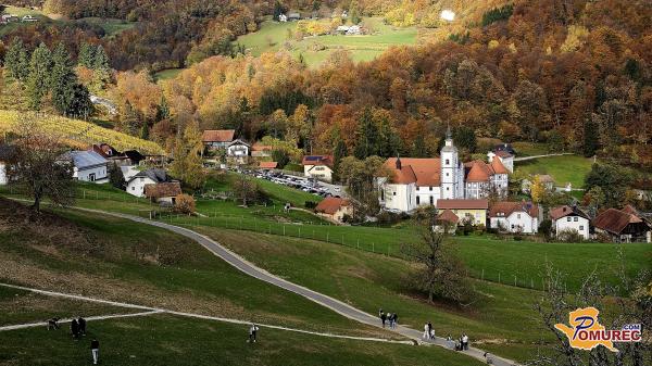 Jelenov greben: stik z naravo, domača kuhinja in 100 jelenov