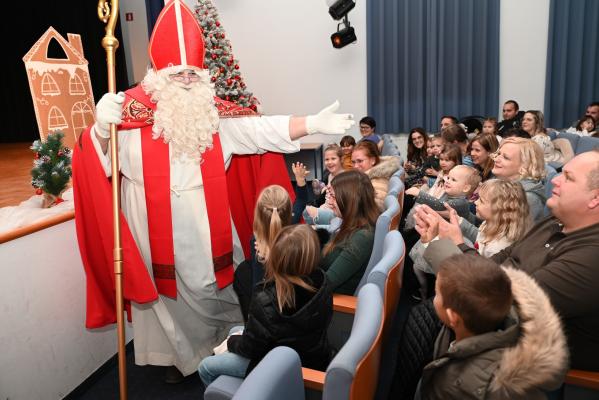 FOTO: Svetloba druge sveče in nasmehi najmlajših pri Gradu