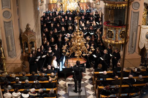 FOTO: V ljutomerski cerkvi zapelo 100 pevk in pevcev