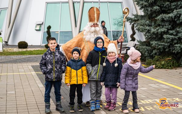 FOTO in VIDEO: Miklavžev adrenalinski spust navdušil obiskovalce pri stolpu Vinarium