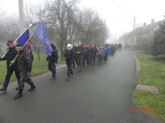 FOTO: Zimski pohod v Kobilju združil ljubitelje vojaške zgodovine in narave