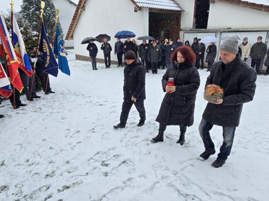 FOTO: Na Grlavi so se poklonili padlim domačinom
