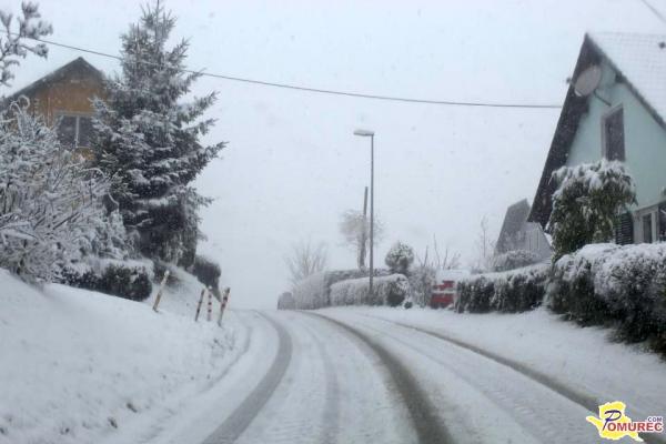 V enem dnevu kar 15 prometnih nesreč v Pomurju: zimske razmere terjajo več previdnosti