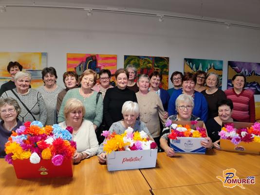 FOTO: Porabski upokojenci soustvarili praznično podobo borovega gostüvanja