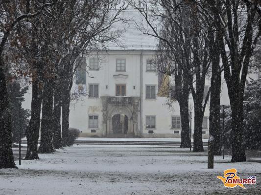 FOTO: Murska Sobota pod snežno odejo, prihaja do izpadov elektrike