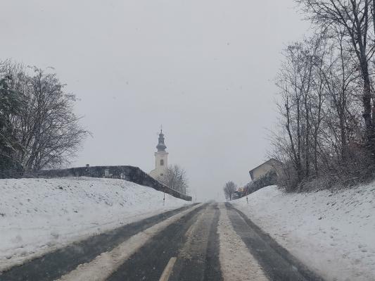 Februar še kaže zobe: kaj nam sporoča sneženje tik pred pomladjo?