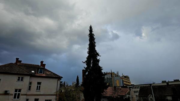 V Murski Soboti je zagrmelo, na Goričkem že toča
