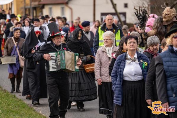 VIDEO: 250 nastopajočih na tradicionalnem porabskem borovem gostüvanju
