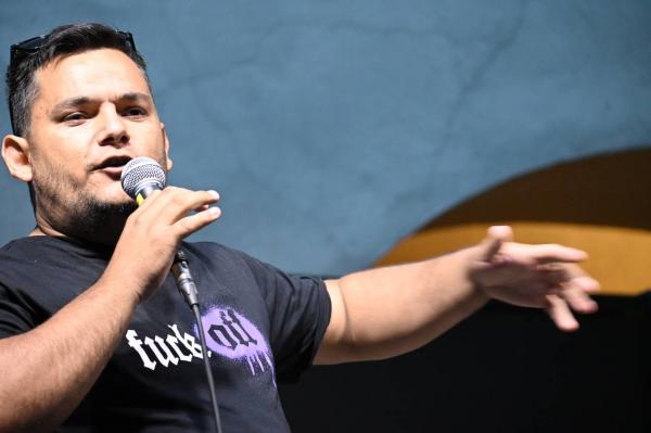 Priljubljeni pomurski komik tako ganljivo čestital očetu za 60 let