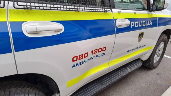 Policisti zasegli več avtomobilov, nepridipravi vlomili v trgovino v Svetem Juriju ob Ščavnici