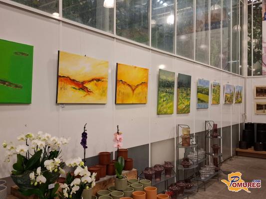 Med tropskimi cvetovi zažarela dela likovne kolonije Vino - Art