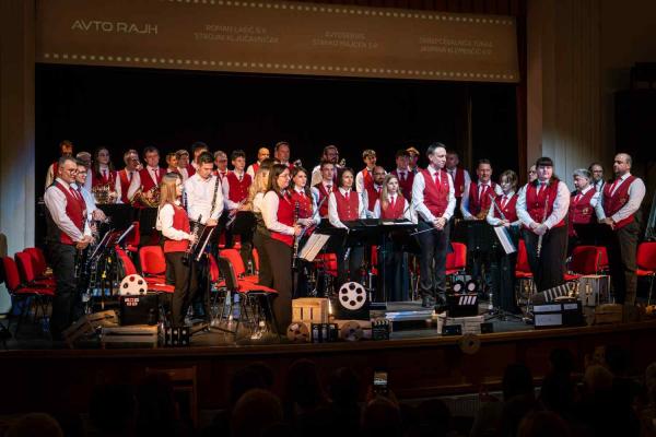 FOTO in VIDEO: Razprodana dvorana in stoječe ovacije na koncertu Pihalnega orkestra Ljutomer