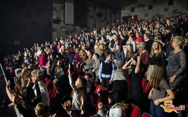 FOTO in VIDEO: V Gledališču Park odmevale uspešnice Nike Zorjan