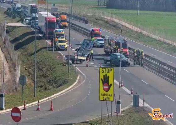 Na pomurski avtocesti trčil v signalizacijo