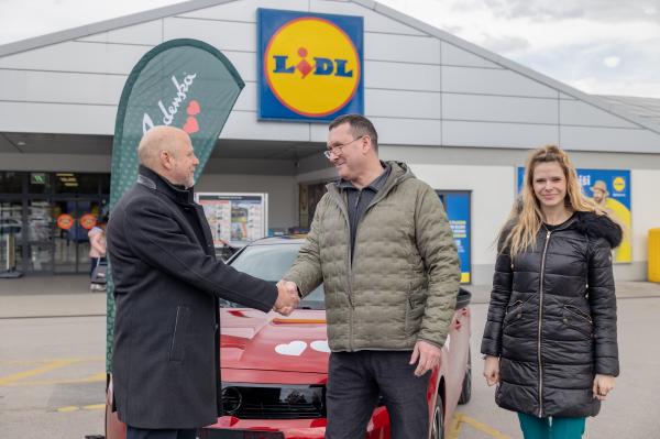 FOTO: Radenska in Lidl razveselila nagrajence, glavni dobitek se je odpeljal v ...