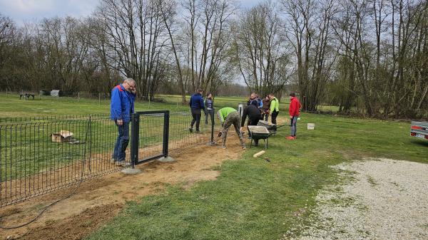 FOTO: Kosmatinci so dobili novo ograjo