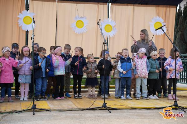 FOTO in VIDEO: V Beltincih praznovali prihod pomladi in materinski dan