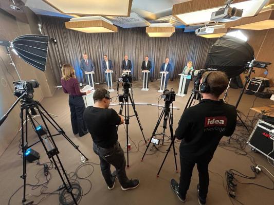 Politiki razkrili, koliko uporabljajo umetno inteligenco – vas zanima, kaj so povedali?