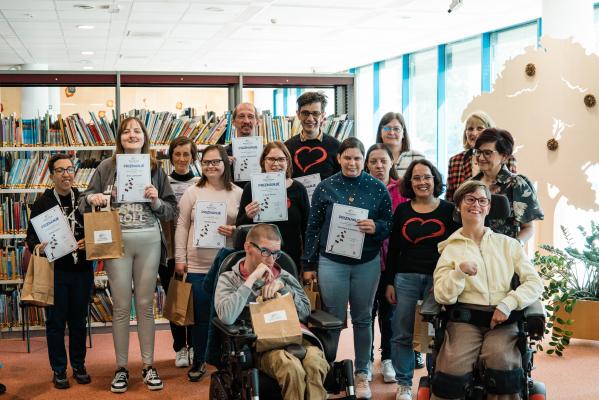 FOTO: Rekordni odziv na Karolinino bralno značko, osvojilo jo je kar 109 udeležencev