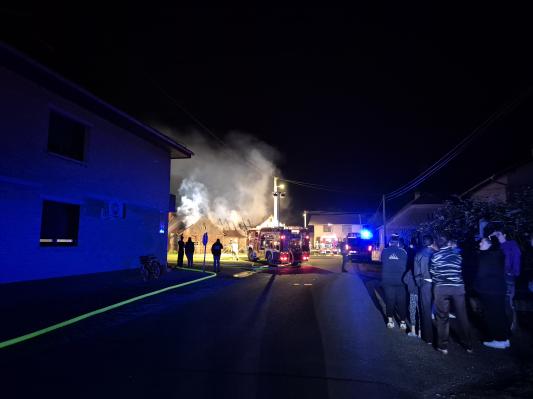 FOTO: Pozno zvečer zagorelo v Odrancih, v požaru nastala večja materialna škoda