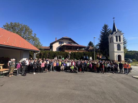 FOTO: V Lončarovcih znova korakali skozi močvarski svet
