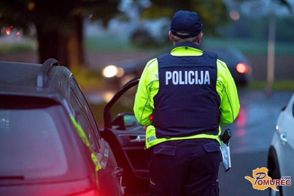 Motorist padel in se hudo poškodoval