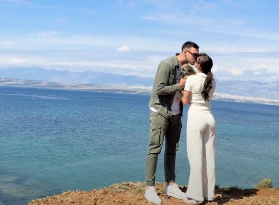 Zaljubljena do ušes: Kaja in Karlo z novimi prizori navdušila sledilce