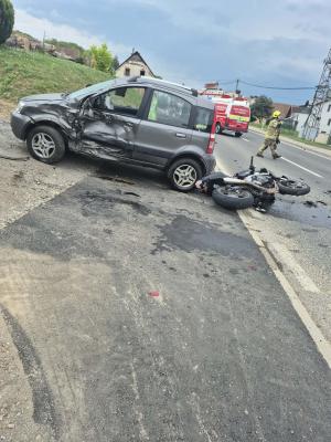 Počilo na pomurskih cestah, trčila avto in motor