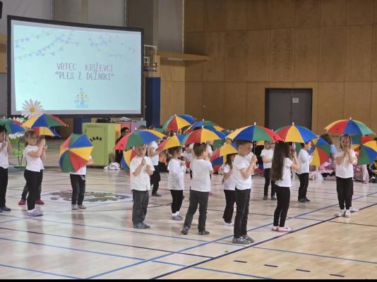FOTO: Mavrični vrtiljak v Ljutomeru ustvaril dan poln smeha in topline