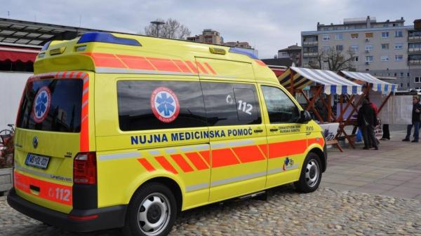 V Pomurju je prišlo do delovne nesreče: Med delom na prikolici mu je odščipnilo prst