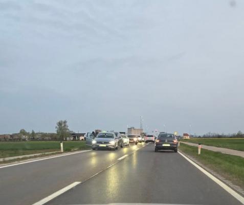 Prometna nesreča povzroča težave v prometu