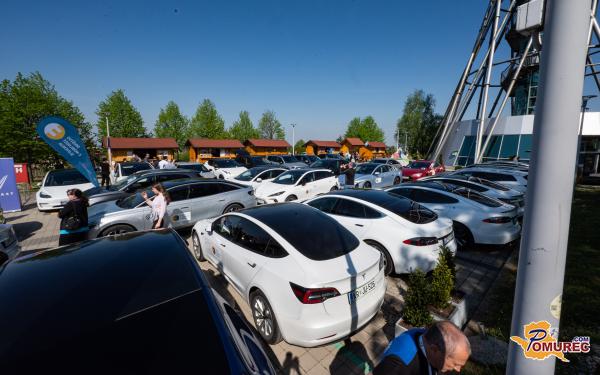 FOTO in VIDEO: Od Vinariuma do morja, 305 kilometrov z električnimi vozili