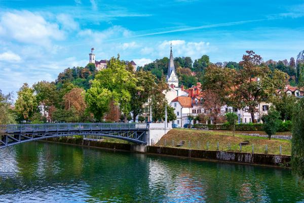 To je deset krajev v Sloveniji, kjer je pomlad najlepša