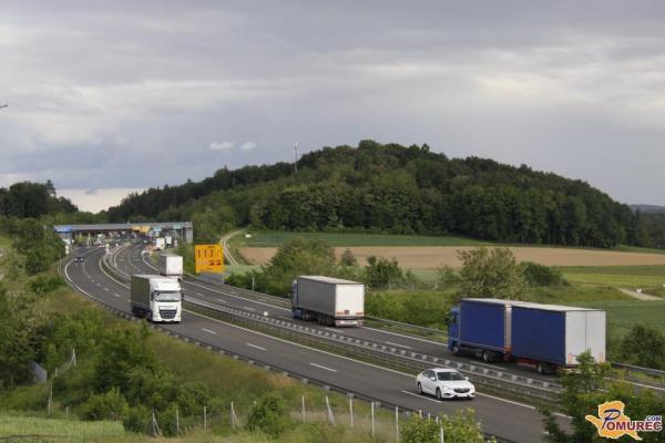 Tovorna vozila ustavljena tudi na pomurski avtocesti