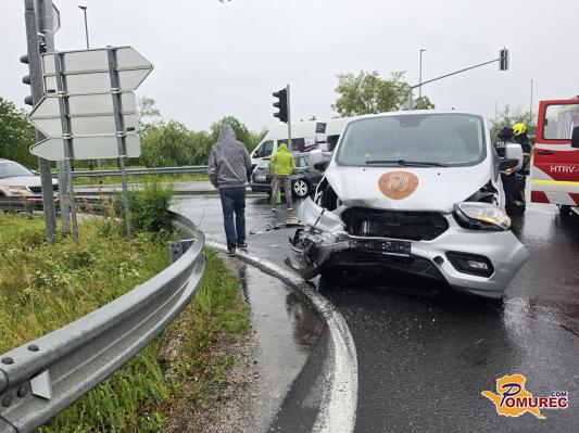 FOTO in VIDEO: Prometna nesreča v Murski Soboti, na terenu policisti in gasilci